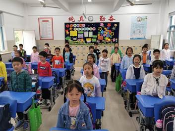学唱队歌